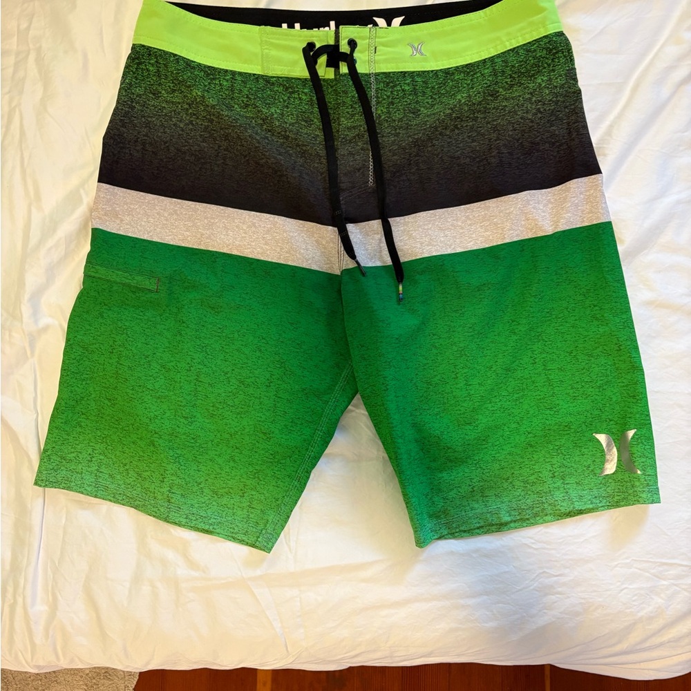Hurley Men's Black and Green Board Shorts